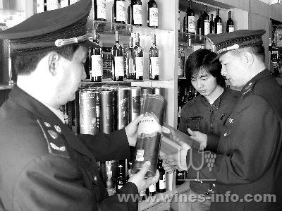 福建龙海工商查获无中文标志的进口葡萄酒（图）