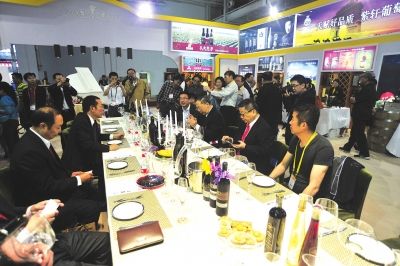 　　甘肃葡萄酒集体亮相兰洽会